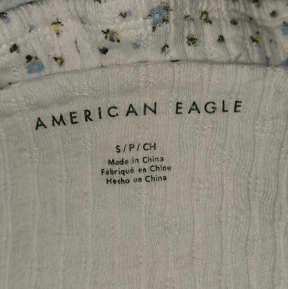 American Eagle size small tank top crop top floral design - Picture 4 of 6